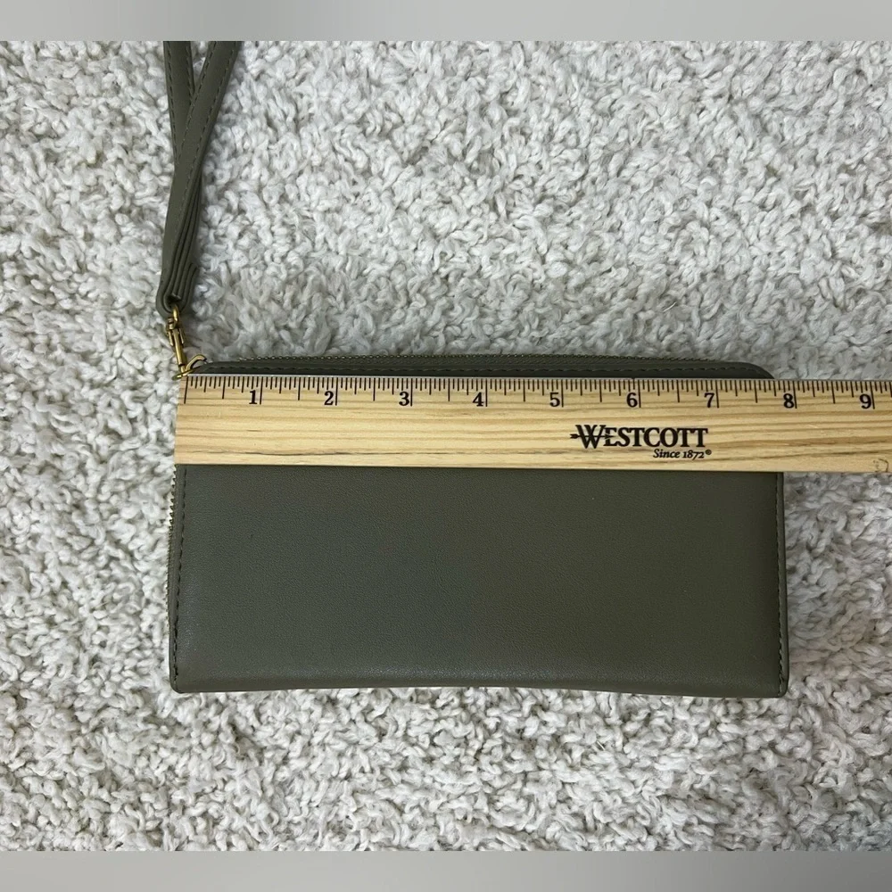 Steve Madden Green Wristlet Clutch NEW